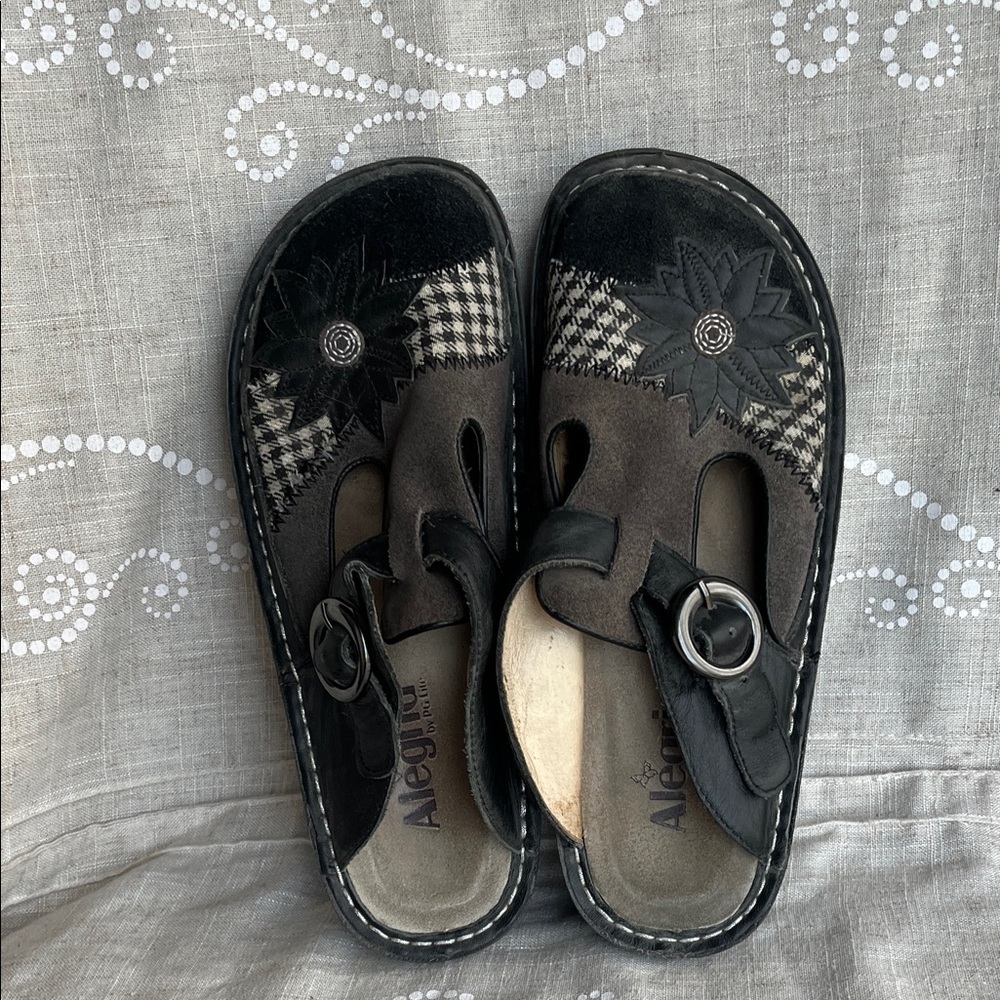 Alegria Mary Jane slip on clogs. Size 39, 9